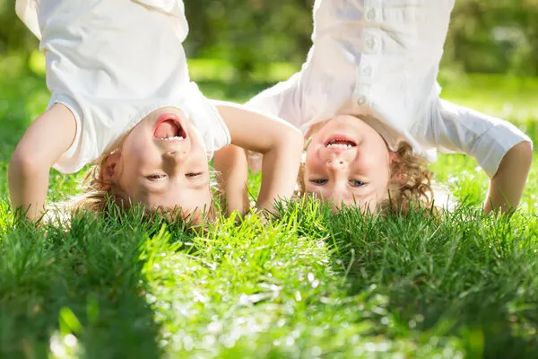 多在阳光下户外活动或有效预防儿童多发性硬化的发生！